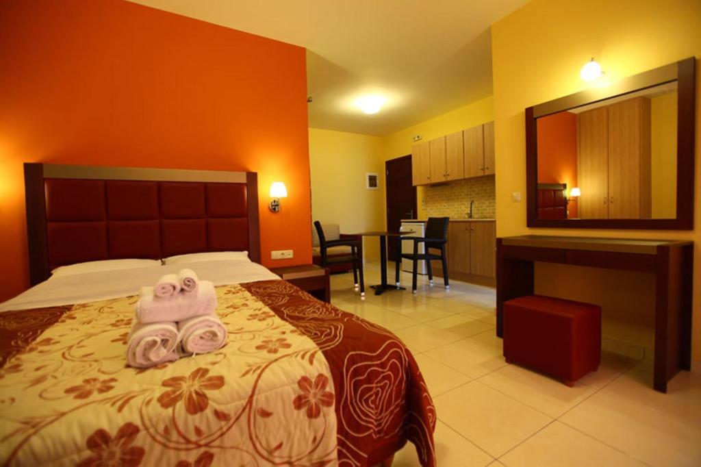 Faros Luxury Suites Marathopoli Quarto foto