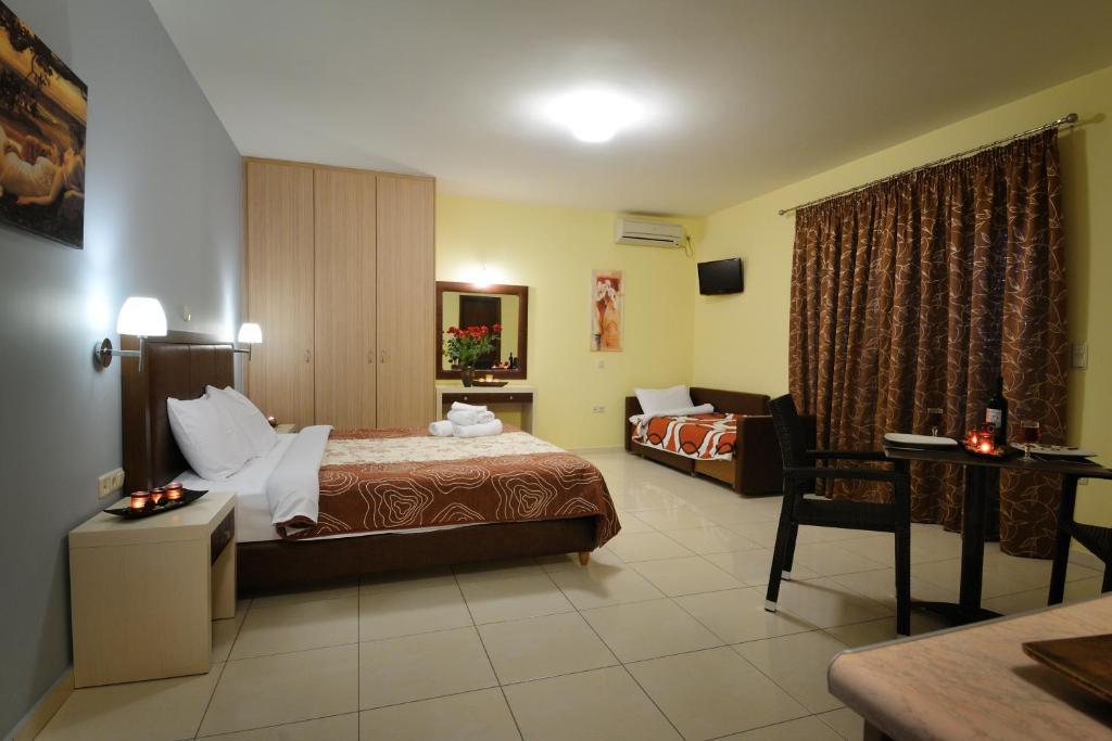 Faros Luxury Suites Marathopoli Quarto foto
